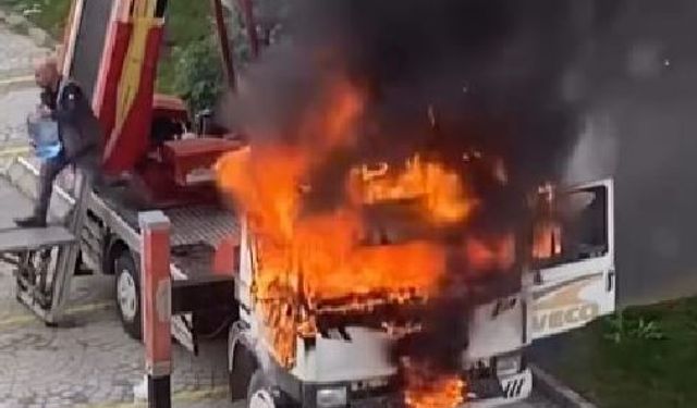 6. kata eşya çıkaran vinçli kamyon alev alev yandı