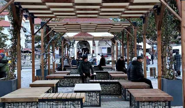 Cumhuriyet Meydanı’nda peyzaj düzenlemesi tamamlandı