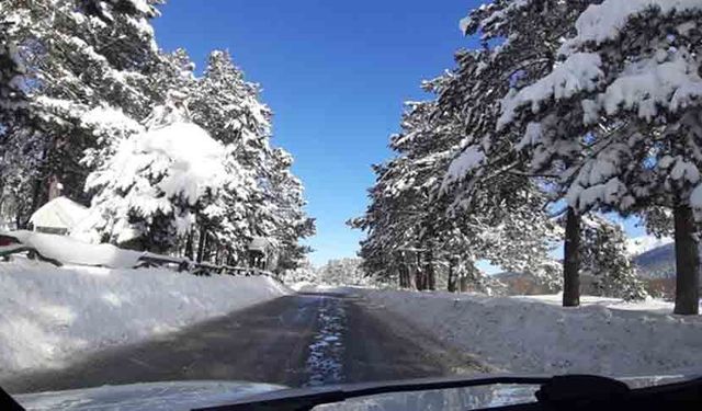 Abant’ta kartpostallık görüntüler: Kar kalınlığı 1 metreyi buldu