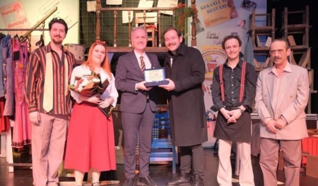 Tiyatro Festivali Başladı: Sahneye “Kahvede Şenlik Var” Çıktı