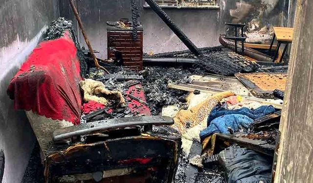 Kış ayının ortasında iki katlı ev alevlere teslim oldu
