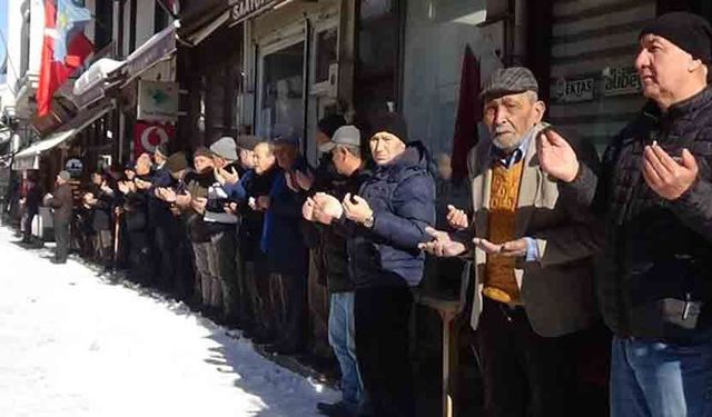 Mudurnu’da eksi 18 derecede esnaf duası geleneği yaşatıldı