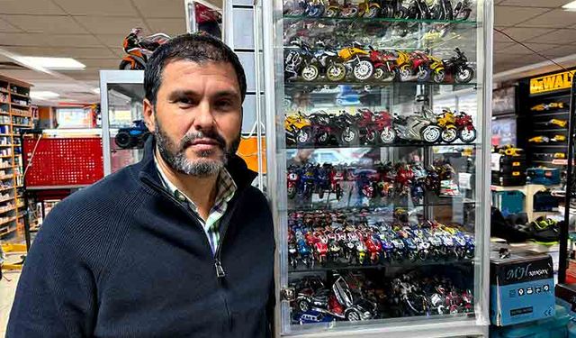 Nalbur dükkanında dikkat çeken koleksiyon