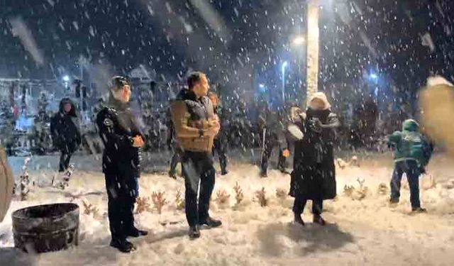 Protokol vatandaşlarla kar tapu oynadı