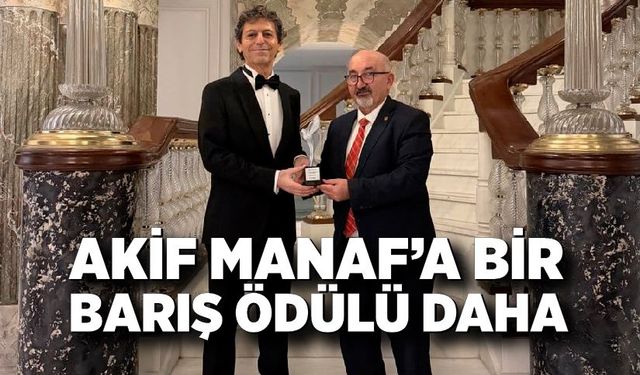 Akif Manaf’a Bir Barış Ödülü Daha: Dünyaca Ünlü Yazar Egeyön Barış Ödülünü Aldı