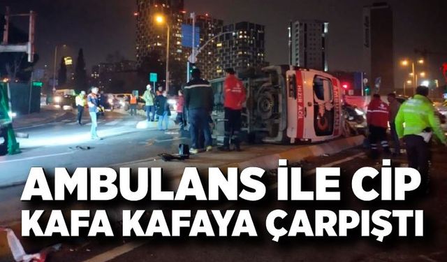 Hasta taşıyan ambulans kavşakta cip ile çarpıştı