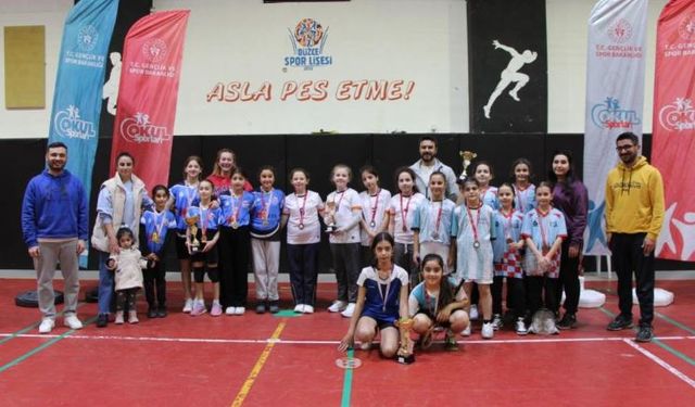Düzce’de Okul Sporları Badminton Şampiyonları Belli Oldu