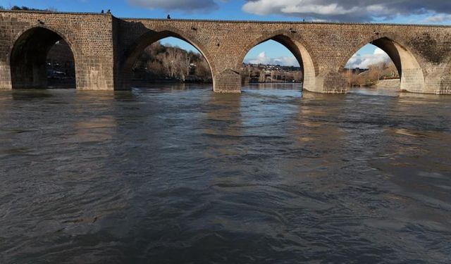 Dicle Nehri’nde Su Seviyesi Yükseldi, Dronla Görüntülendi