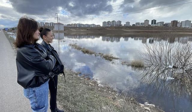 Sivas’ta Tarım Arazileri Kar Sularıyla Göle Döndü
