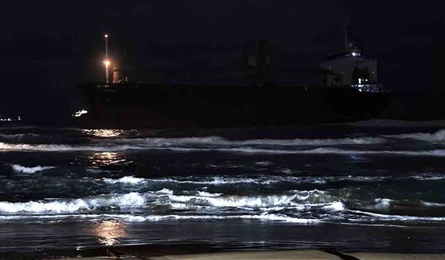 10 gün önce vurulan gemi karaya oturdu