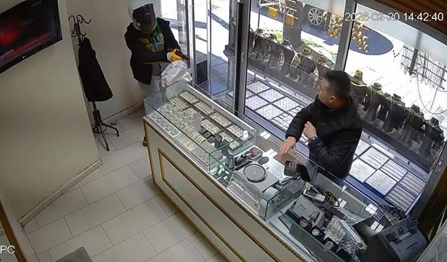 Yenişehir’de kuyumcu soygunu kamerada