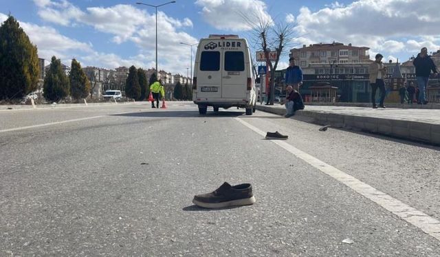 Minibüsün çarptığı 57 yaşındaki adam kurtarılamadı