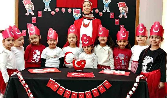 Minik yüreklerden bayrağa büyük saygı