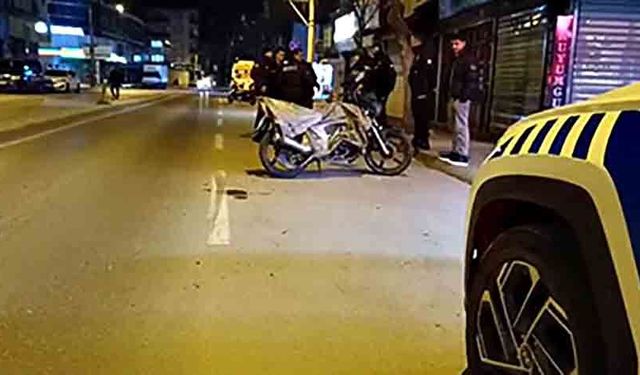 Motosikletler çarpıştı: Hamile kadın yola savruldu