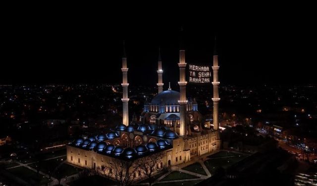 Selimiye Camii’nden 4 Yıl Sonra İlk Teravih Coşkusu