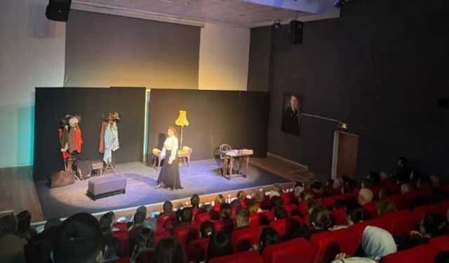 “Rosa Luxemburg” Oyunu Sarıgöl’de Büyük İlgi Gördü