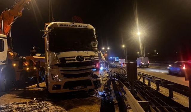 TEM’de Tır Devrildi: Sürücü Yaralı