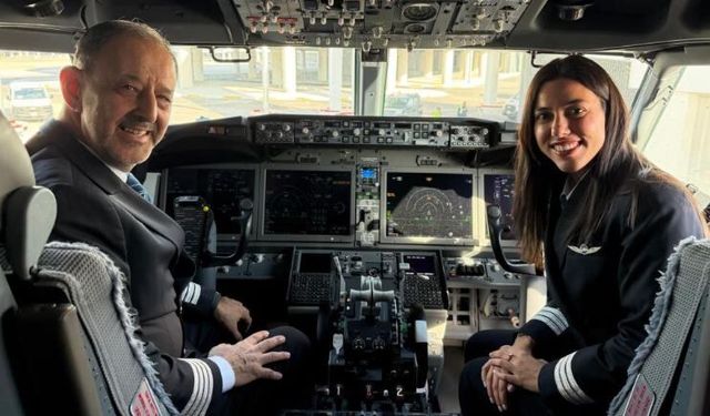 Baba ve kız aynı kokpitte: 42 yıllık pilot gökyüzüne kızıyla veda etti