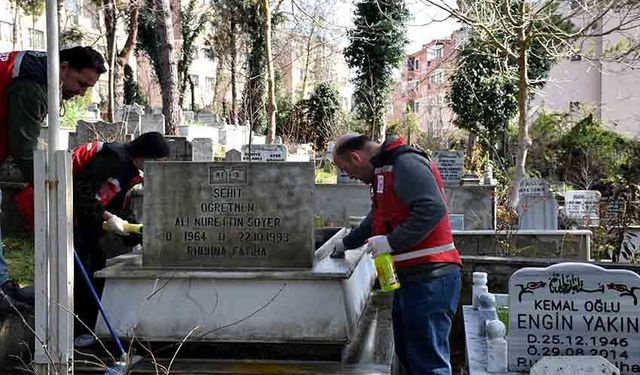 Bartın’da şehit mezarlıklarında bayram temizliği