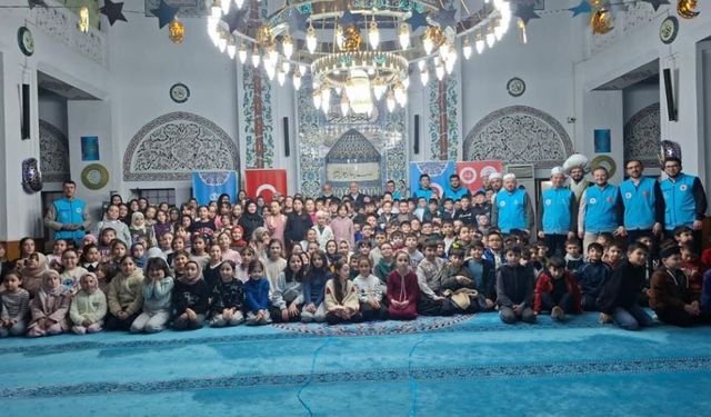 Devrek’te çocuklar için camide iftar programı