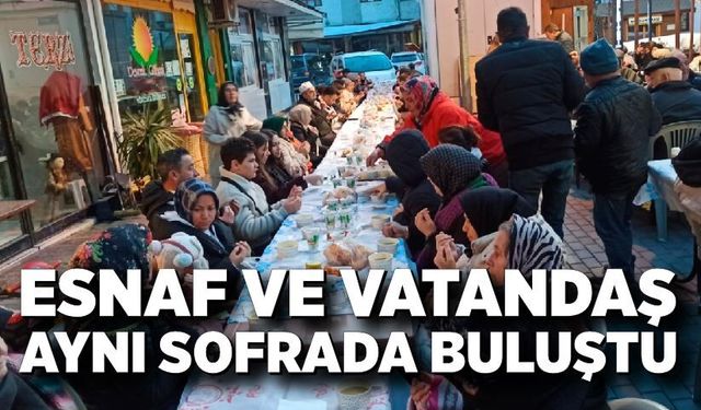 Sokak iftarında esnaf ve vatandaşlar bir araya geldi
