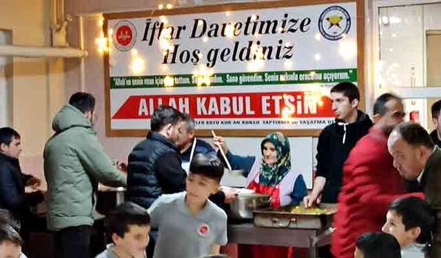 Hafız adayları din görevlileri ile iftar sofrasında buluştu