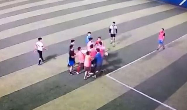 Stres atmak için gittikleri halı saha maçında yumruklar konuştu