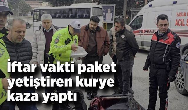 İftar vakti paket yetiştiren kurye kaza yaptı