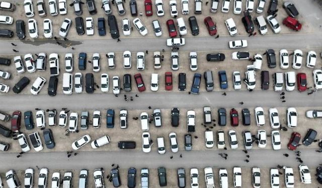 Oto pazarında bayram öncesi durgunluk yaşanıyor