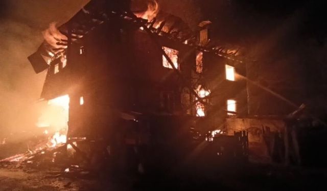 Kastamonu’da 2 evde yangın çıktı: Ahır, odunluk ve samanlık da yandı