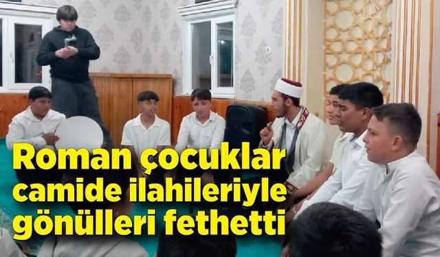 Roman çocuklar camide ilahileriyle gönülleri fethetti