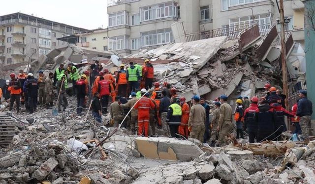 Depremde 3 kişinin öldüğü binayla ilgili davada karar açıklandı