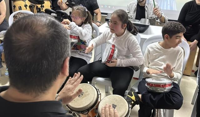 Bolu'da özel öğrencilerden renkli kutlama: Darbuka şovu alkış aldı