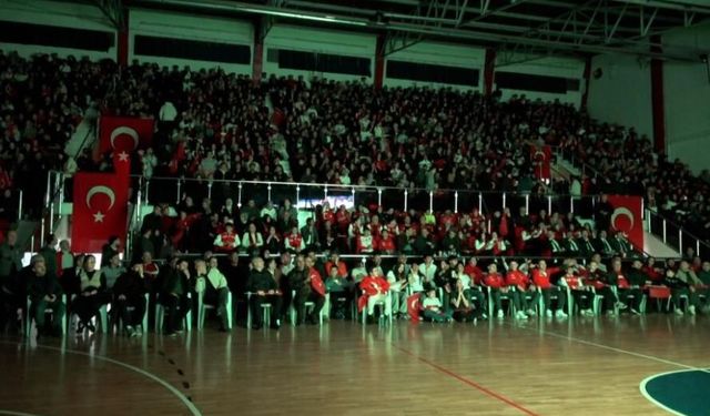 Bolu’da yüzlerce kişi milli maç için tek yürek oldu