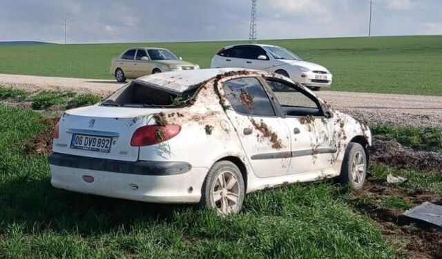 Devrilen otomobilin sürücüsü yaralandı