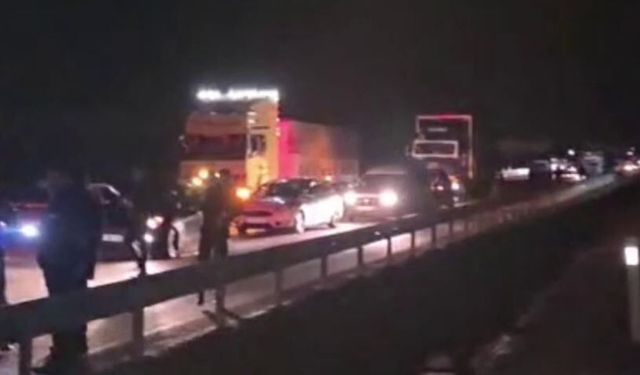 Jandarma aracının da karıştığı zincirleme kaza: 2 asker yaralı