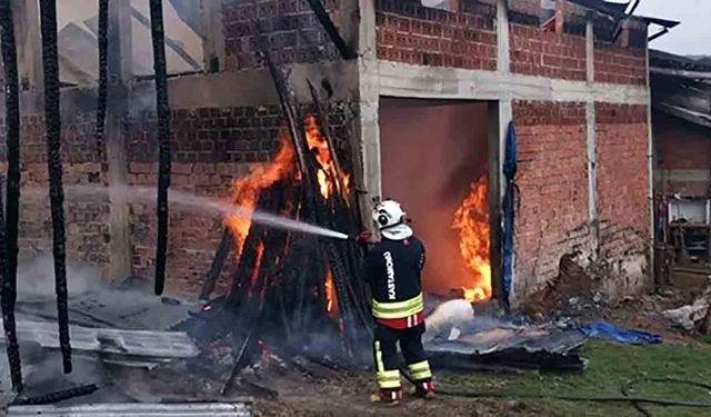Kastamonu’da samanlık yangını: Alevler evi sardı
