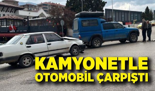 Kamyonetle otomobil çarpıştı