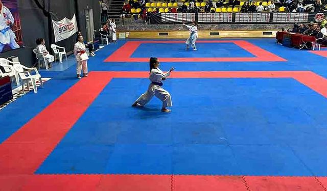 Karateci Azra Coşkun, Premier Lig’de Türkiye 2.’si Oldu