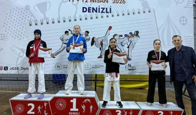 Manisalı karateciler Denizli’de madalyaları topladı