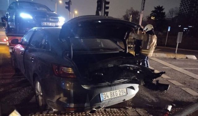 Kartal’da Feci Kaza: İki Otomobil Çarpıştı, 2 Yaralı
