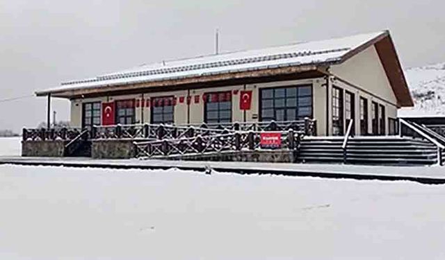 Keltepe’ye nisan sürprizi: Yeniden beyaza bürüdü