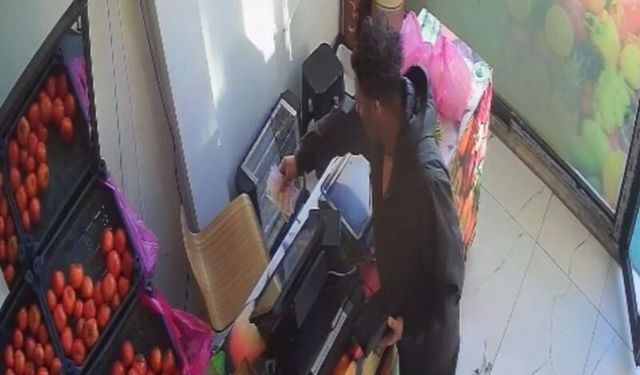 Kasada kimse yokken alışverişini yaptı, parasını bırakıp gitti