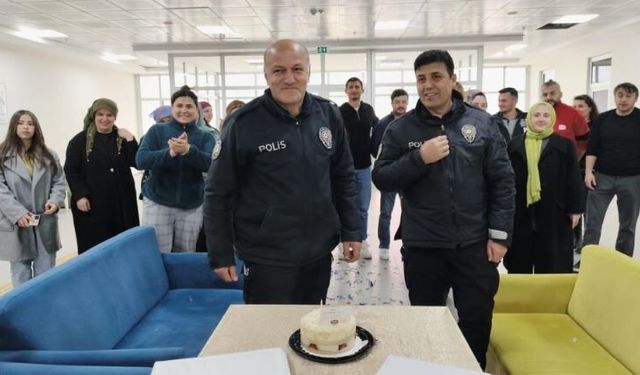 Polisleri "olay var" diyerek çağırdılar, pasta sürprizi yaptılar