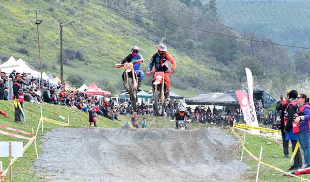 İznik’te nefes kesen yarış: motosikletler uçtu