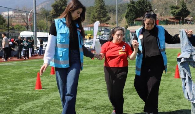 Otizm Farkındalık Günü’nde özel öğrenciler futbol sahasında buluştu