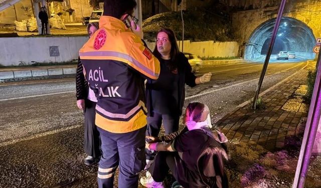 Otomobille çarpışan motosikletteki çift yaralandı