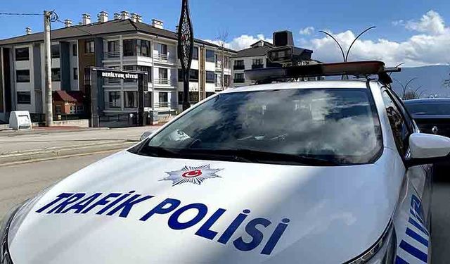 Sokaklarda "Trafidar" mesaisi: Aşırı hız yapanlar yandı