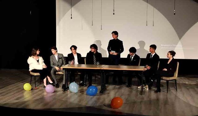 Tiyatro Sahnesinde Gençlerin Hüneri