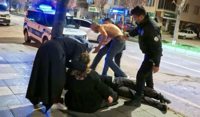 Yaralı oğlunun başındaki annenin feryadı yürekleri dağladı